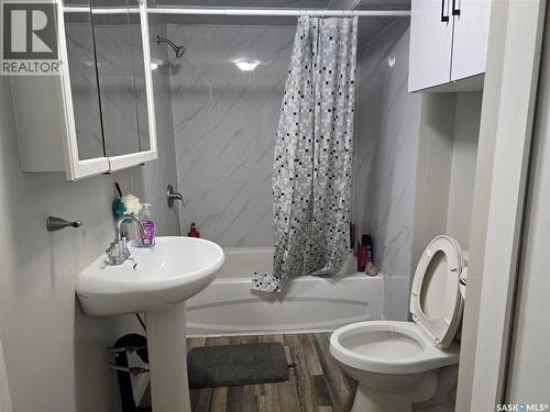 210 Western Crescent, Saskatoon, SK - Indoor Photo Showing Bathroom