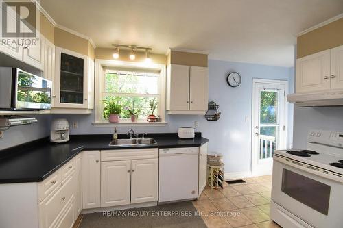 992 Baldwin Road, Mississauga, ON - Indoor Photo Showing Kitchen With Double Sink