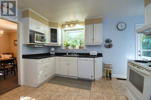 992 Baldwin Road, Mississauga, ON - Indoor Photo Showing Kitchen With Double Sink
