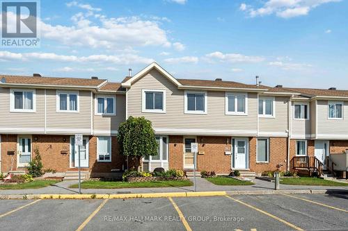 32 - 941 COOKSHIRE CRESCENT  Ottawa, ON K4A 3K4