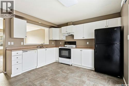 2748 Cranbourn Crescent, Regina, SK - Indoor Photo Showing Kitchen With Double Sink