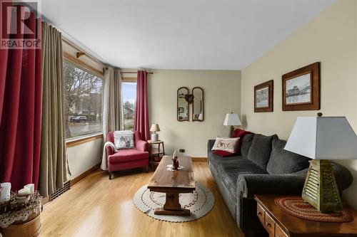 55 Riverview Ave, Sault Ste. Marie, ON - Indoor Photo Showing Living Room