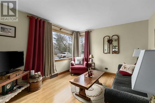 55 Riverview Ave, Sault Ste. Marie, ON - Indoor Photo Showing Living Room