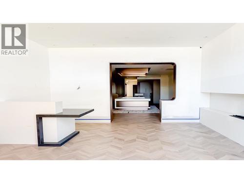 8273 Oak Street, Vancouver, BC 