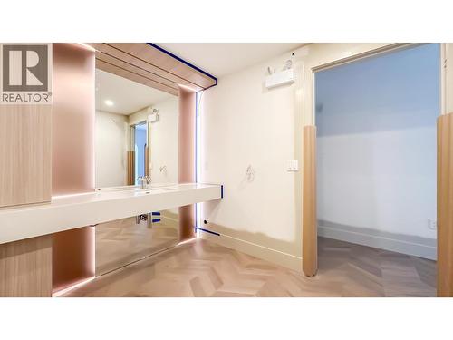 8273 Oak Street, Vancouver, BC 