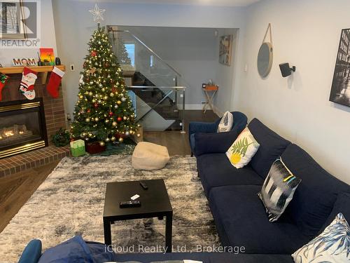 878 Blyleven Boulevard, Mississauga, ON - Indoor Photo Showing Living Room With Fireplace