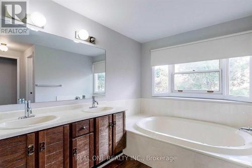 41 Meyer Circle, Markham, ON - Indoor Photo Showing Bathroom