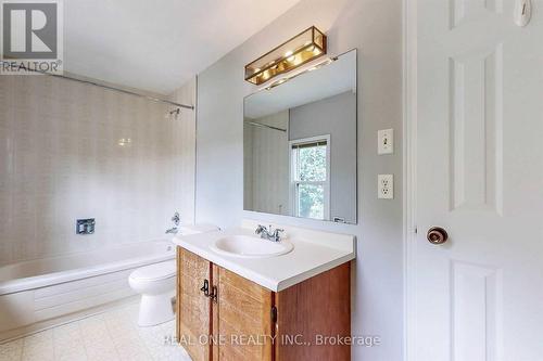 41 Meyer Circle, Markham, ON - Indoor Photo Showing Bathroom