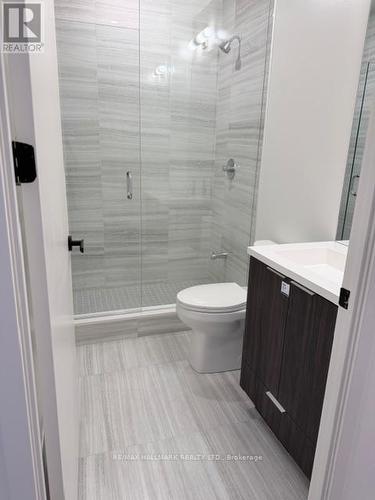 1607 - 8 Interchange Way E, Vaughan, ON - Indoor Photo Showing Bathroom