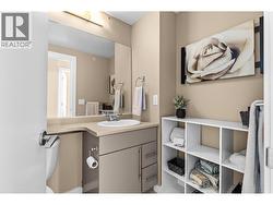 Second Bathroom with shower - 