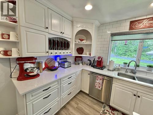 108 Lawlor Drive, Quesnel, BC - Indoor Photo Showing Kitchen