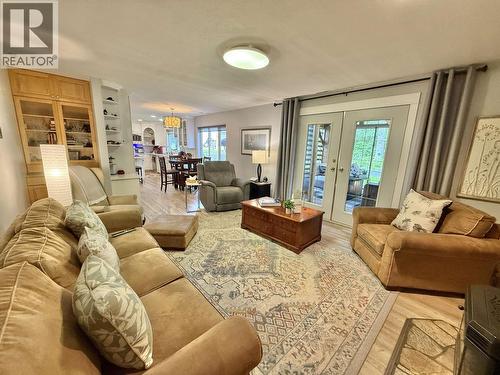 108 Lawlor Drive, Quesnel, BC - Indoor Photo Showing Living Room