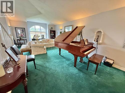 108 Lawlor Drive, Quesnel, BC - Indoor Photo Showing Living Room