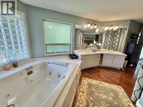 108 Lawlor Drive, Quesnel, BC - Indoor Photo Showing Bathroom