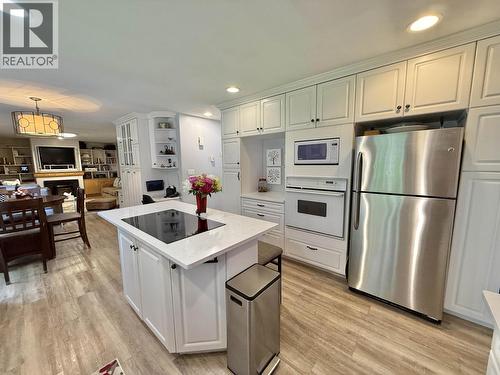 108 Lawlor Drive, Quesnel, BC - Indoor Photo Showing Kitchen