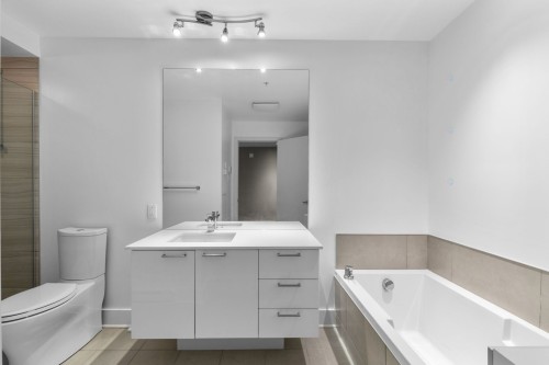 Bathroom - 401-1869 Rue Des Bassins, Montréal (Le Sud-Ouest), QC - Indoor Photo Showing Bathroom