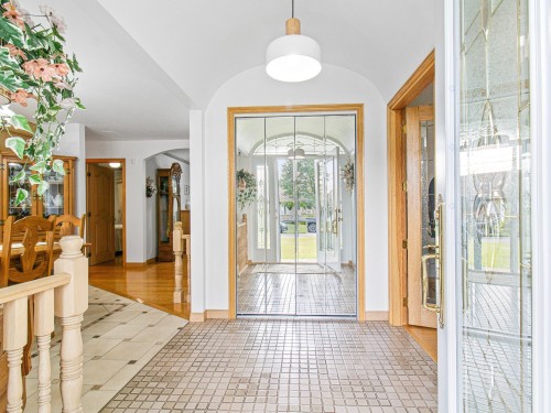 Hall d'entrée/Vestibule - 10 Rue Janick, Brownsburg-Chatham, QC - Indoor Photo Showing Other Room