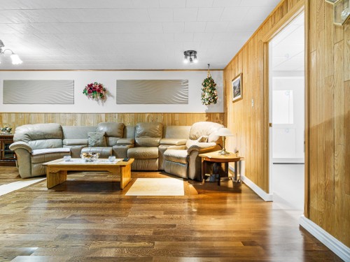 Salle familiale - 10 Rue Janick, Brownsburg-Chatham, QC - Indoor