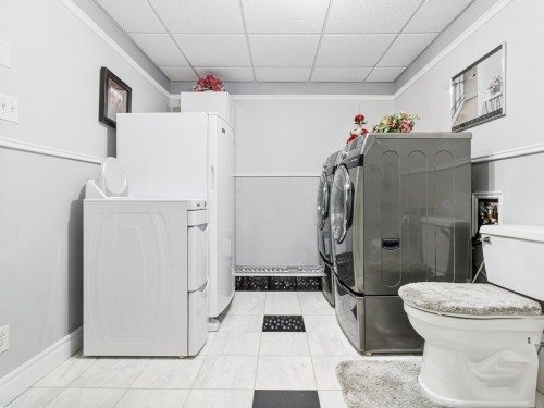 Salle de lavage - 10 Rue Janick, Brownsburg-Chatham, QC - Indoor Photo Showing Laundry Room