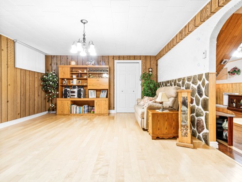 Salle familiale - 10 Rue Janick, Brownsburg-Chatham, QC - Indoor