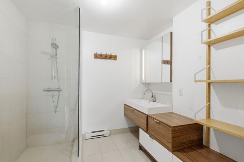 Ensuite bathroom - 1011-235 Rue Peel, Montréal (Le Sud-Ouest), QC - Indoor Photo Showing Bathroom