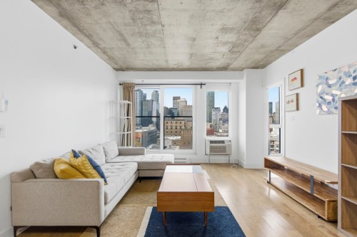 Living room - 1011-235 Rue Peel, Montréal (Le Sud-Ouest), QC - Indoor Photo Showing Living Room