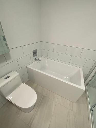 Salle de bains - 402-4325 Rue Des Dirigeables, Longueuil (Saint-Hubert), QC - Indoor Photo Showing Bathroom