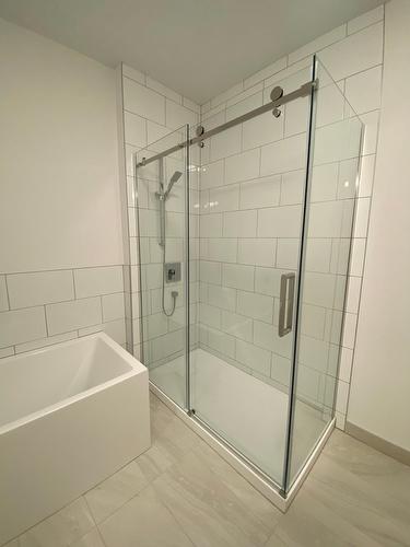 Salle de bains - 402-4325 Rue Des Dirigeables, Longueuil (Saint-Hubert), QC - Indoor Photo Showing Bathroom