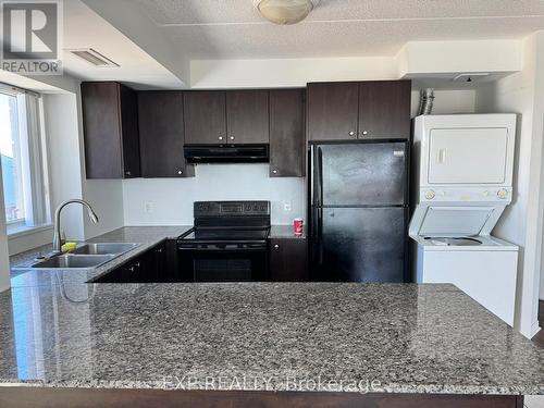 519 - 4600 Steeles Avenue E, Markham, ON - Indoor Photo Showing Kitchen With Double Sink