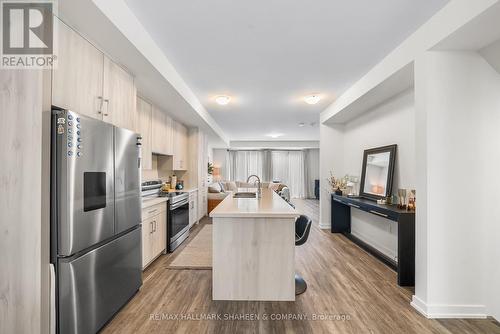 1330 Kaniv Street, Oakville, ON - Indoor Photo Showing Kitchen With Upgraded Kitchen
