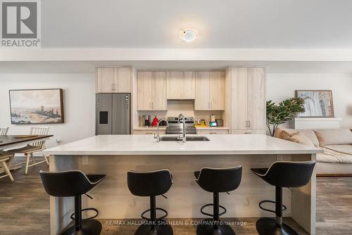 1330 Kaniv Street, Oakville, ON - Indoor Photo Showing Kitchen With Upgraded Kitchen