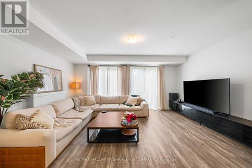 1330 Kaniv Street, Oakville, ON - Indoor Photo Showing Living Room