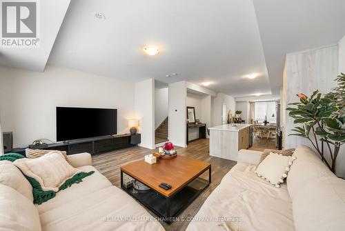 1330 Kaniv Street, Oakville, ON - Indoor Photo Showing Living Room
