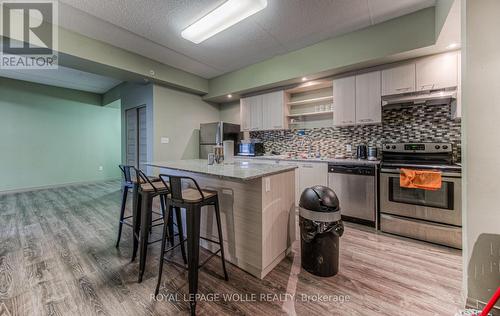 401 - 8 Hickory Street W, Waterloo, ON - Indoor Photo Showing Kitchen With Upgraded Kitchen