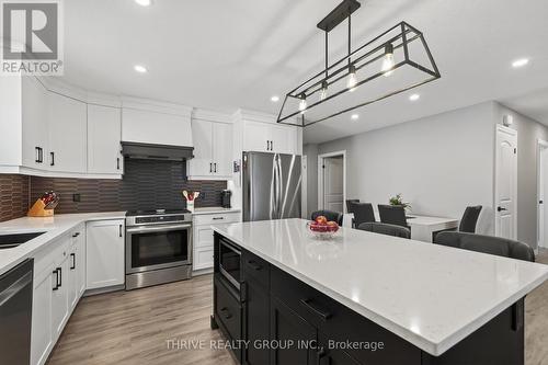 17 Dunning Way, St. Thomas, ON - Indoor Photo Showing Kitchen With Upgraded Kitchen