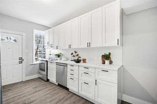 472 Walker Avenue, Winnipeg, MB - Indoor Photo Showing Kitchen
