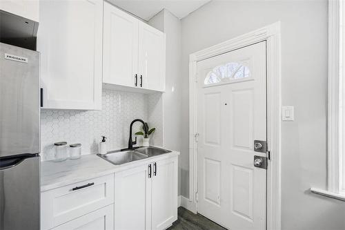472 Walker Avenue, Winnipeg, MB - Indoor Photo Showing Kitchen With Double Sink