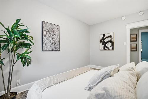 472 Walker Avenue, Winnipeg, MB - Indoor Photo Showing Bedroom