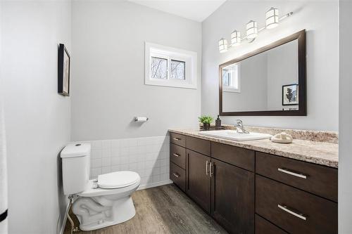 472 Walker Avenue, Winnipeg, MB - Indoor Photo Showing Bathroom