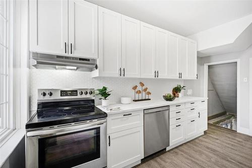 472 Walker Avenue, Winnipeg, MB - Indoor Photo Showing Kitchen