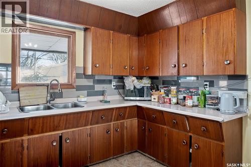 87 Robinson Crescent, Regina, SK - Indoor Photo Showing Kitchen With Double Sink