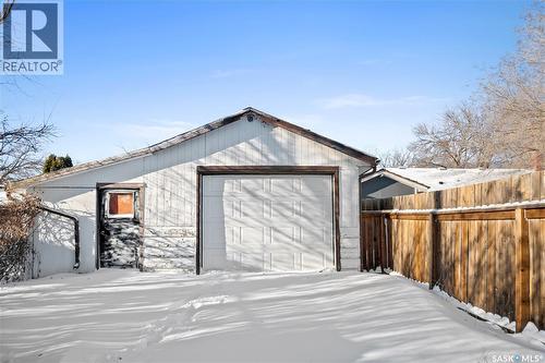 87 Robinson Crescent, Regina, SK - Outdoor