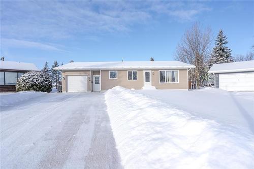61 Coral Crescent  Steinbach, MB R5G 2E3