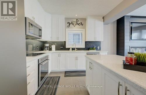 43 Greyhawk Street, Kitchener, ON - Indoor Photo Showing Kitchen