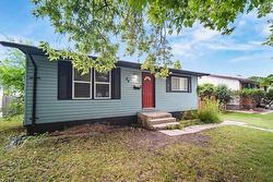 84 Woodydell Avenue  Winnipeg, MB R2M 2T9