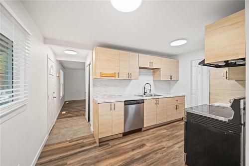 84 Woodydell Avenue, Winnipeg, MB - Indoor Photo Showing Kitchen