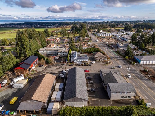 821 Shamrock Pl, Comox, BC 