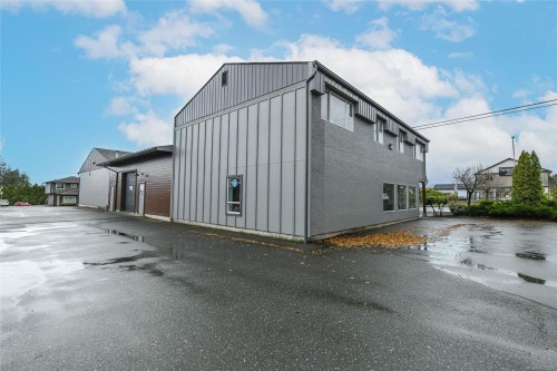 821 Shamrock Pl, Comox, BC 
