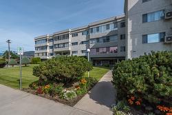 406-195 Warren Avenue  Penticton, BC V2A 3N1