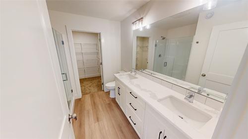 B-353 Legacy Lookout, Cranbrook, BC - Indoor Photo Showing Bathroom